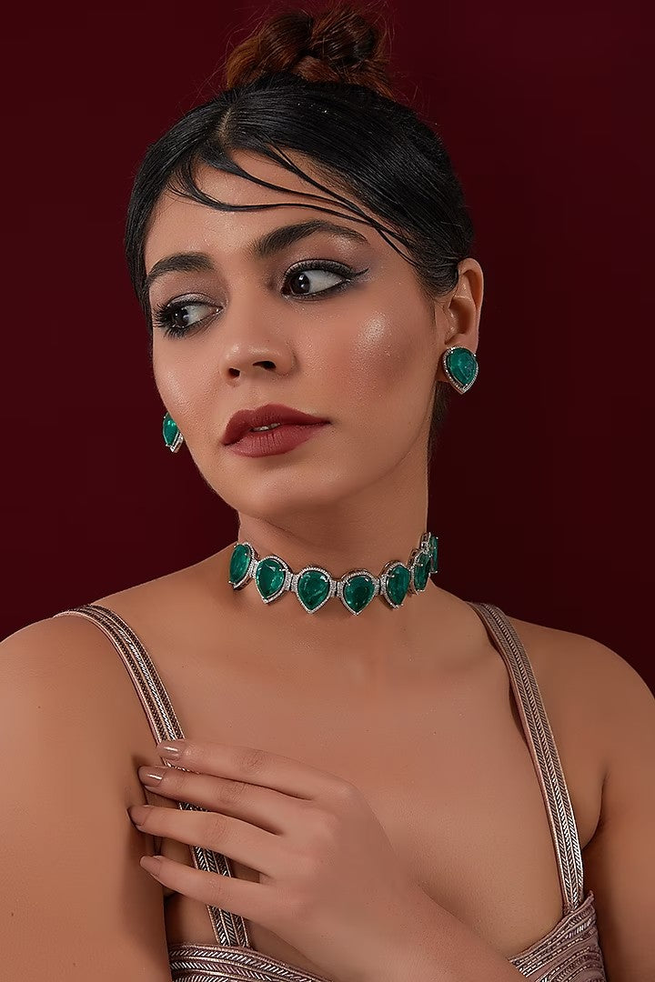 Aisha pear shaped emerald and diamond necklace set