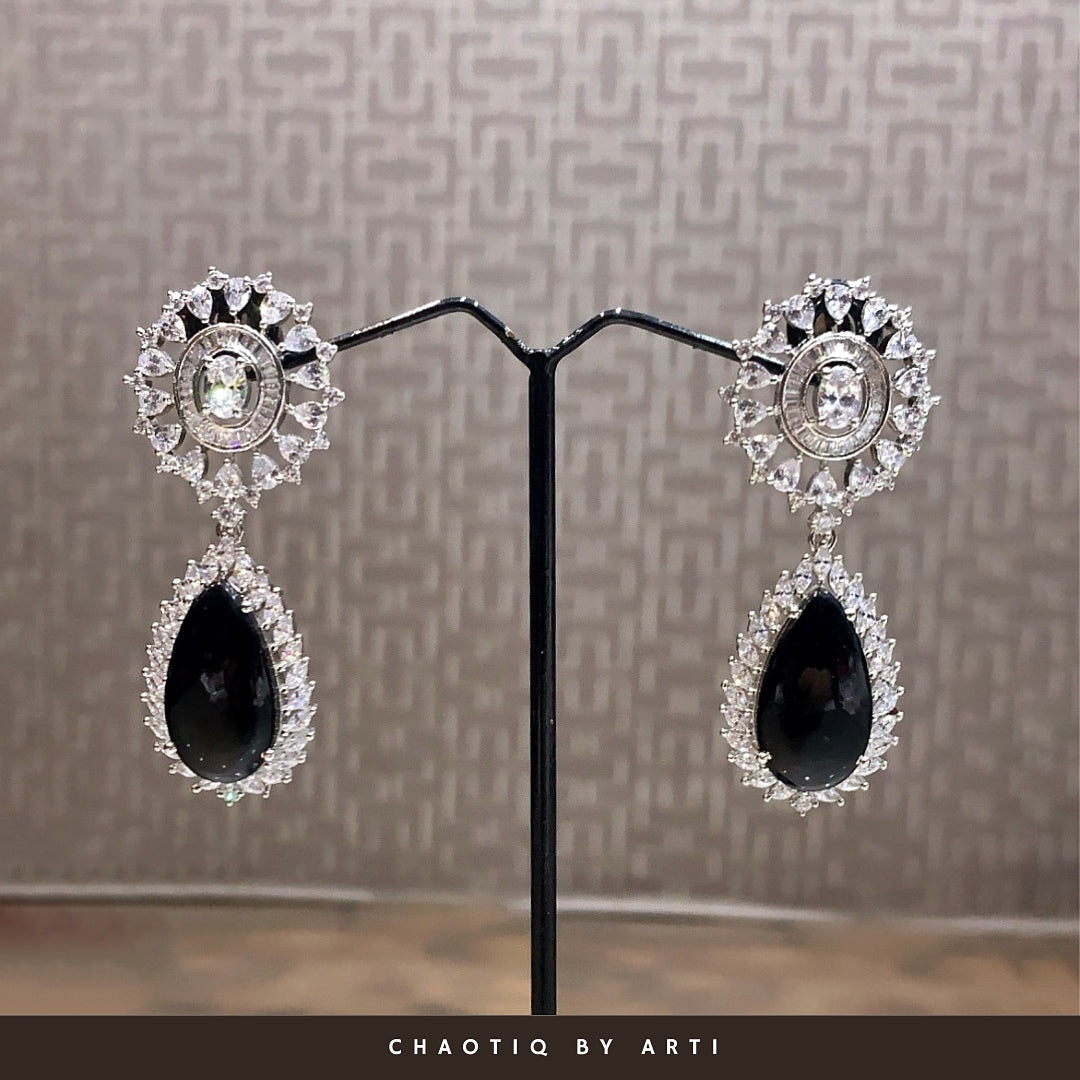 Flower shaped stud earrings with oversized droplet
