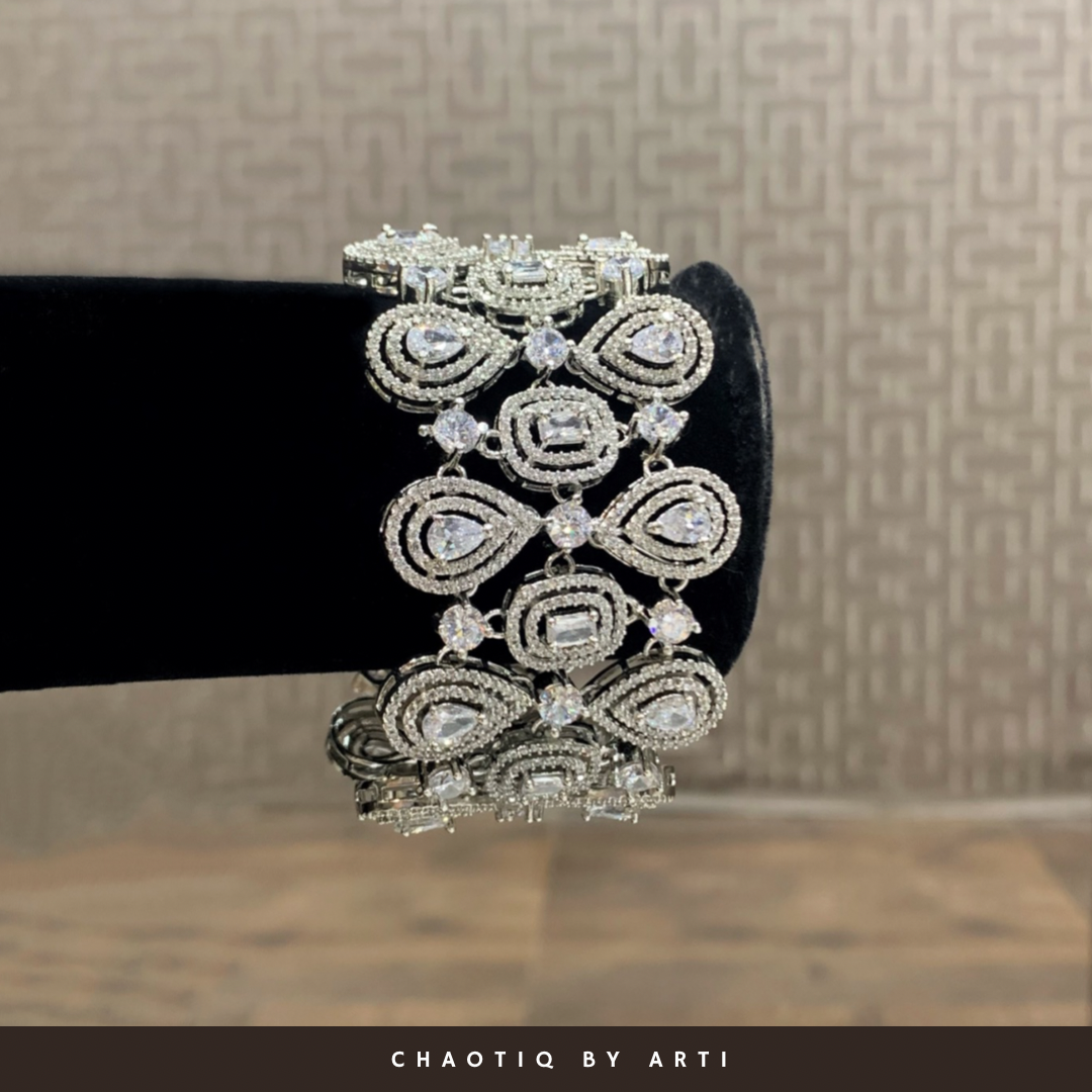 Broad shaped diamond studded tennis bracelet