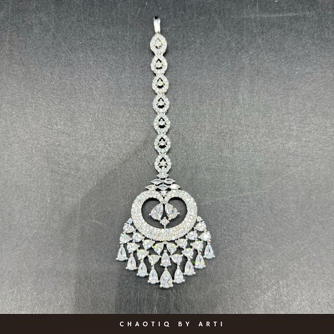 Hridaya Diamond drop maangtikka