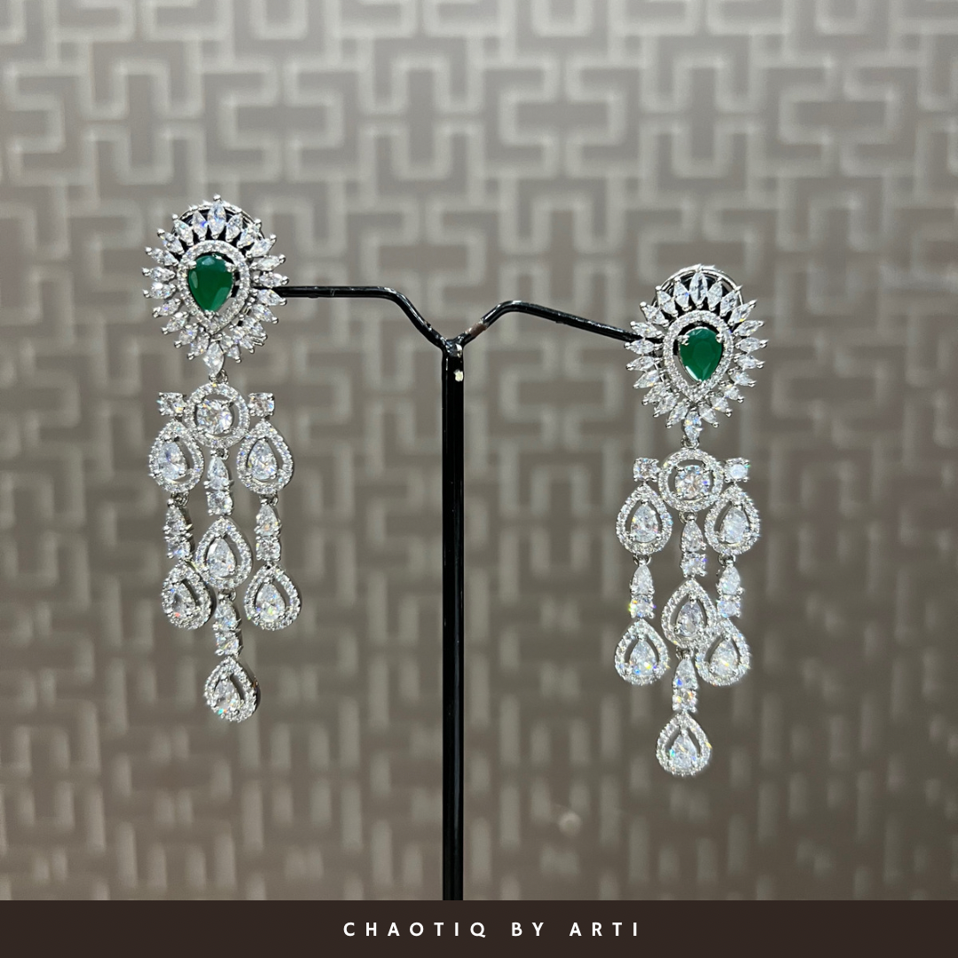 Suhana emerald studded diamond necklace set