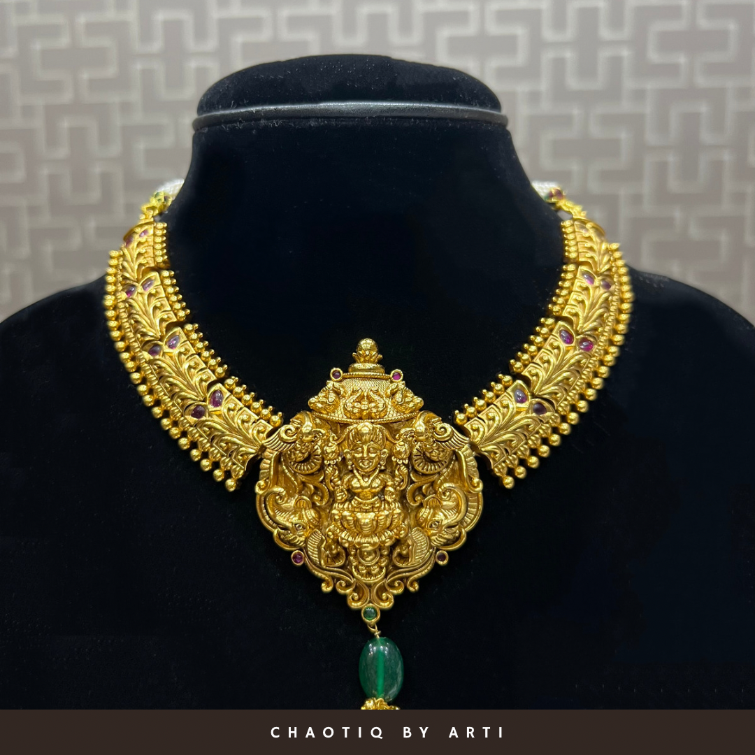God figured temple necklace set