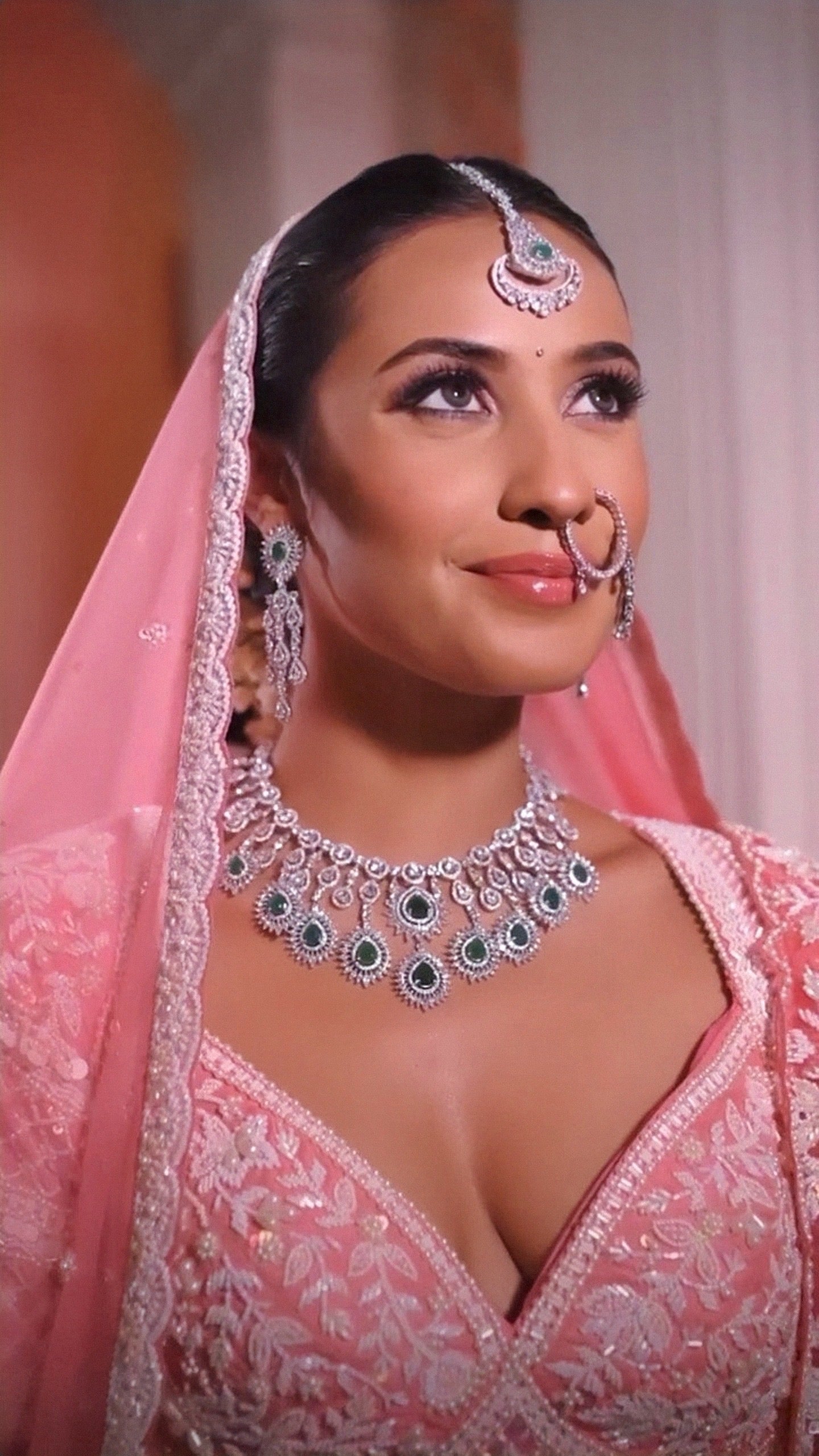 Suhana emerald studded diamond necklace set