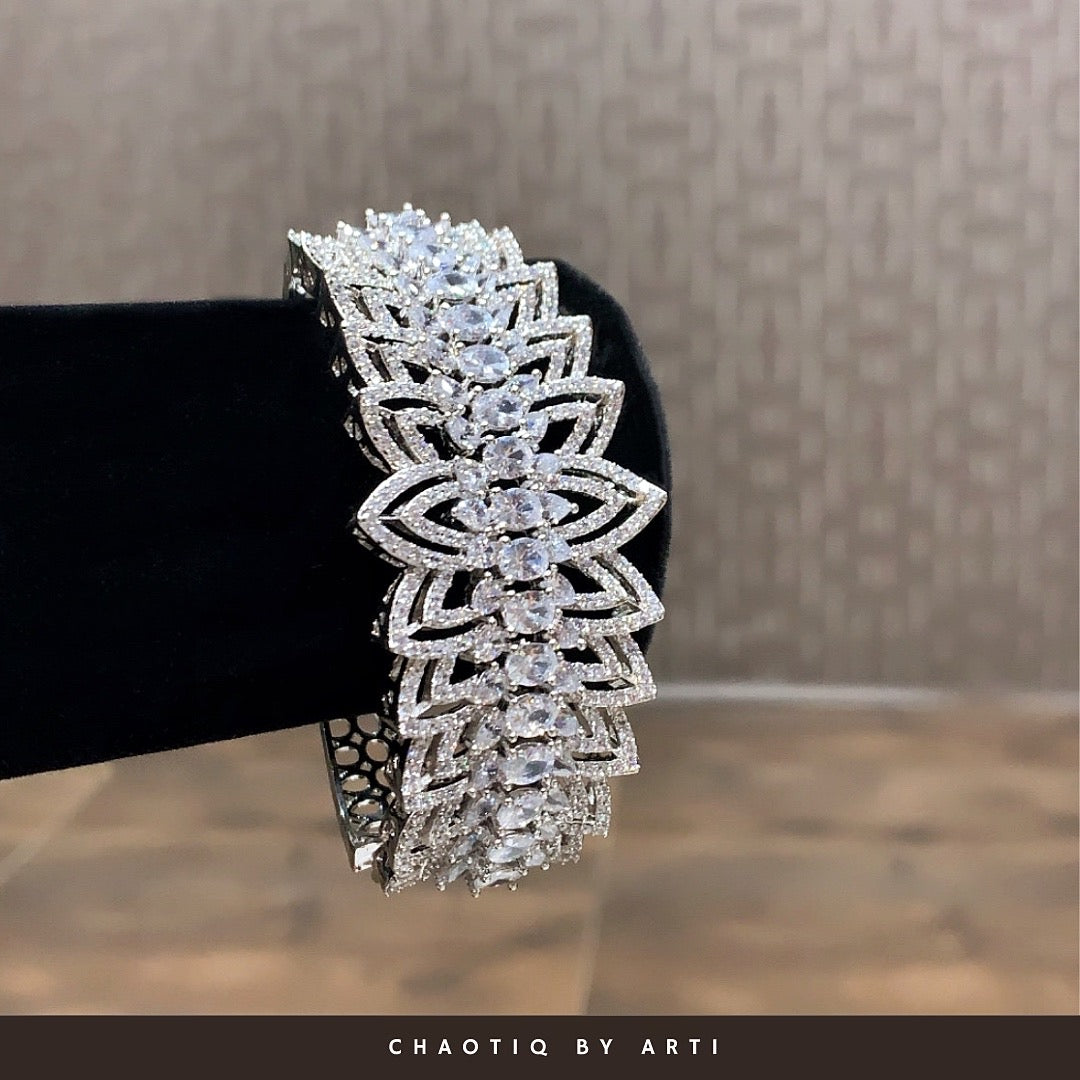 Elena flower shaped diamond bracelet