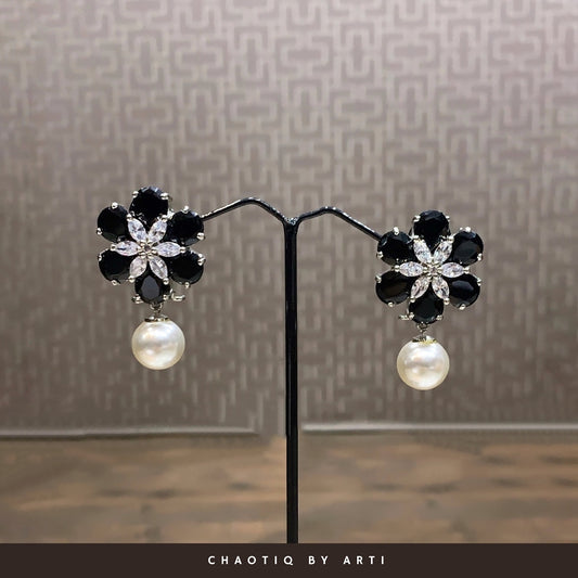 Kiara Oversized flower earring with a pearl drop