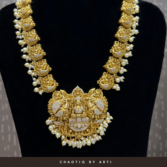 Long and god figured hued diamond and gold plated necklace set