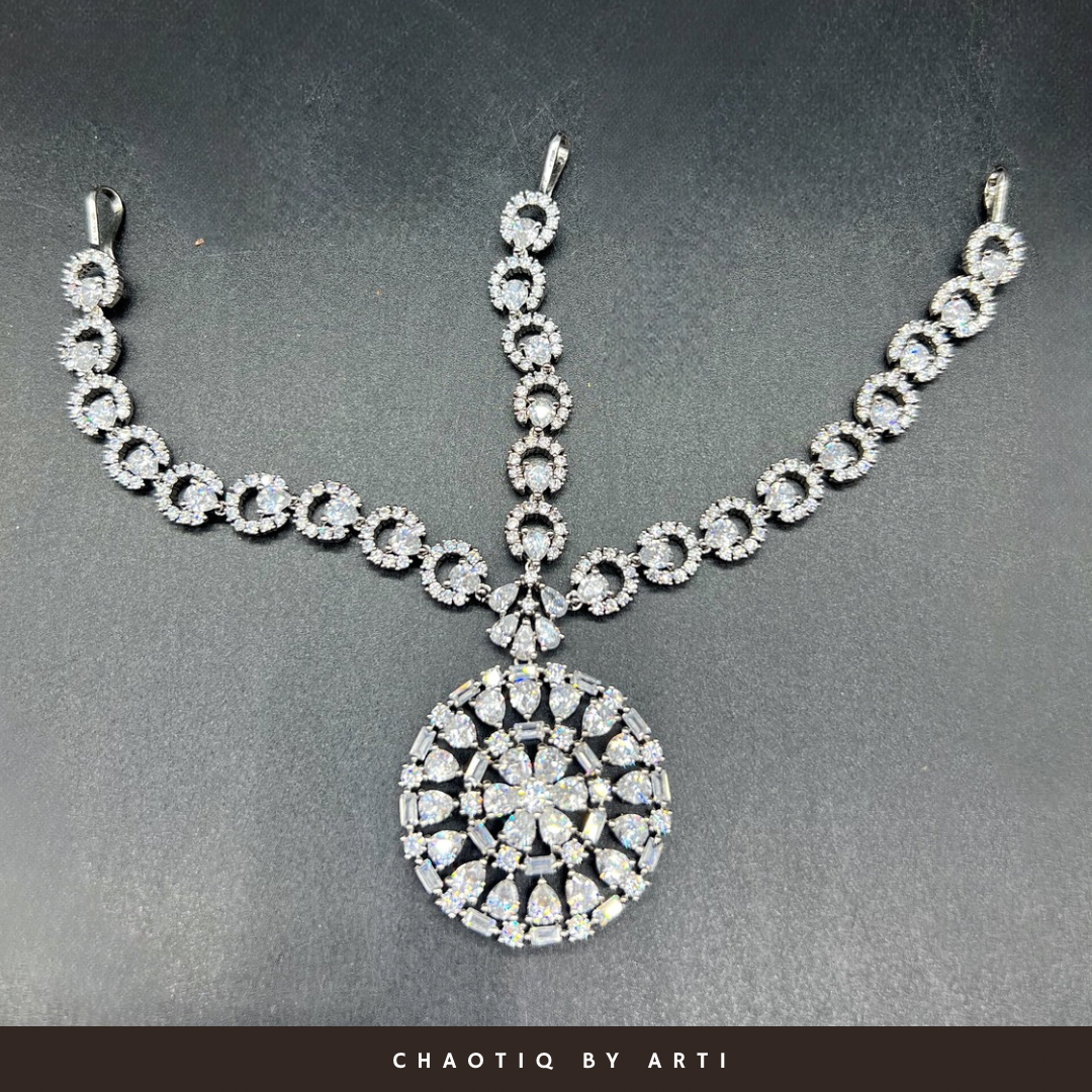 Sitara Diamond studded maathapati