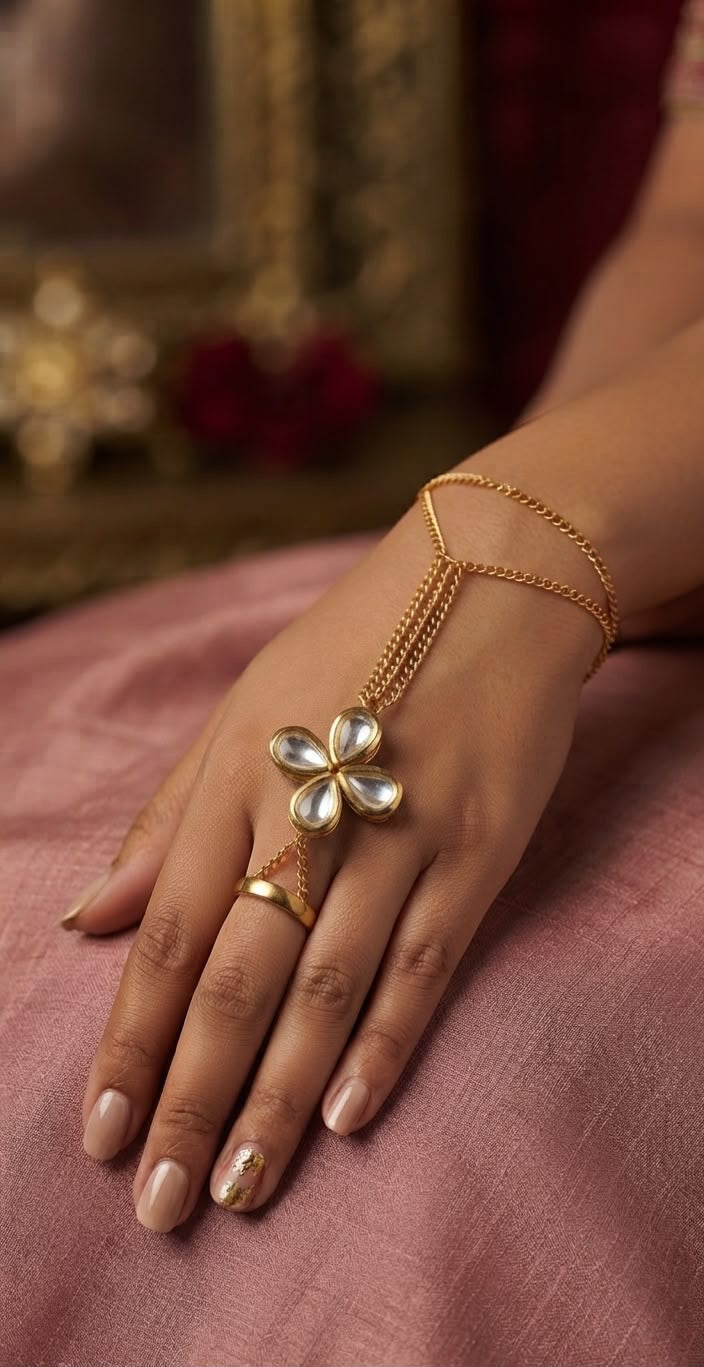 Adah Kundan and gold chain Haathphool