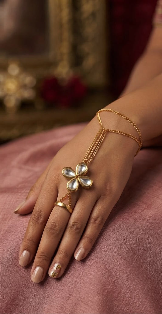 Adah Kundan and gold chain Haathphool