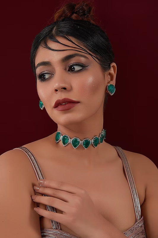 Aisha pear shaped emerald and diamond necklace set