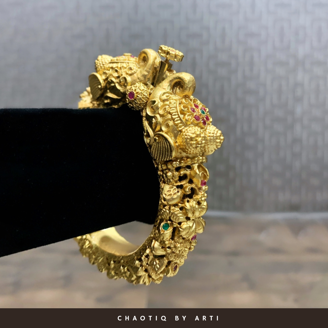 Handcarved traditional gold bangles