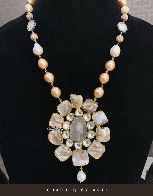 Aadhira Mother of Pearls Necklace Set